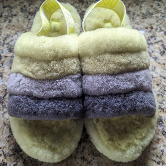 UGG FLUFF YEAH SLIPPERS - NWOB - Picture 1 of 5